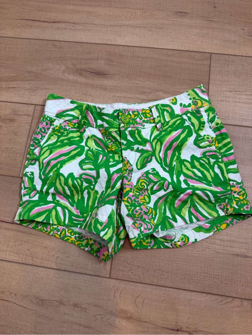 Lilly Pulitzer Callahan Shorts Size 2 Green Pink Tropical Jungle Print Cotton